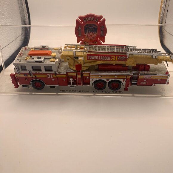 2000 Code 3 Collectibles Diecast FDNY Tower Ladder 31 Limited Edition (12190) - Picture 2 of 5